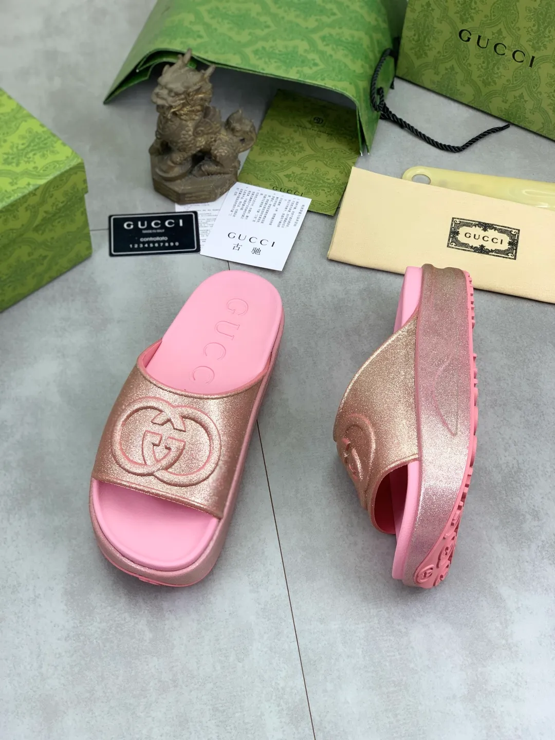 Men's Men's Shoes 💰P340💰【New】High version 🎁🎁🎁 GUCCI New Year of the Snake casual slippers, original official website, perfect workmanship, transmitting a kind of noble luxury, sublimating its definition of luxury in Gucci's high-end extraordinary craftsmanship. Original Gucci double G combination outsole, code number: 35-46, complete package